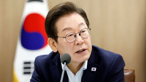 부정 평가 이유 1위는 '특별사면'&hellip;이재명 대통령 지지율 56%로 2주 연속 하락