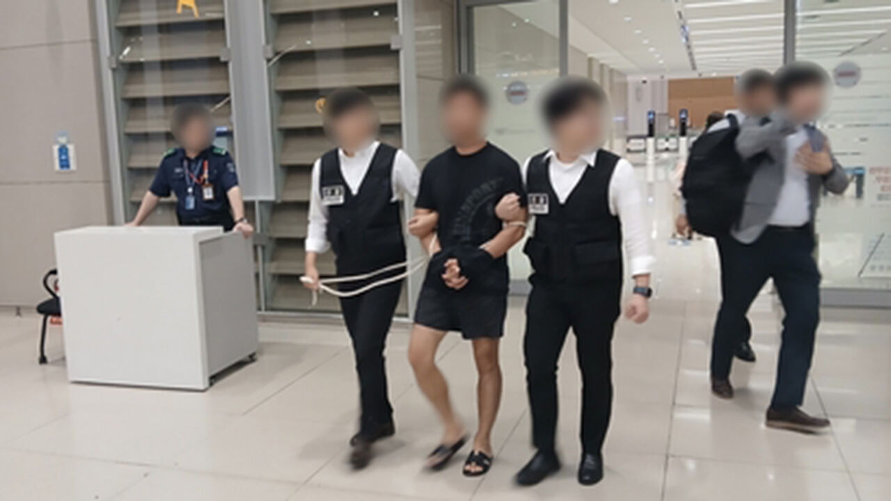 BTS 정국·회장님도 해킹 당했다…총책 강제송환·경찰 수사