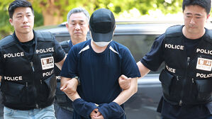 사망자 금목걸이 훔친 경찰 검시조사관 구속 갈림길…"죄송하다"