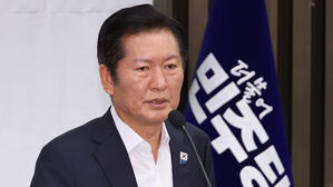 정청래, '반탄' 장동혁에 취임 축하 난 보내고 언급은 자제