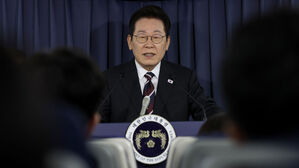 이 대통령 "북 문제 제한없이 필요한 얘기 다 할 것&hellip;길 만들어야"