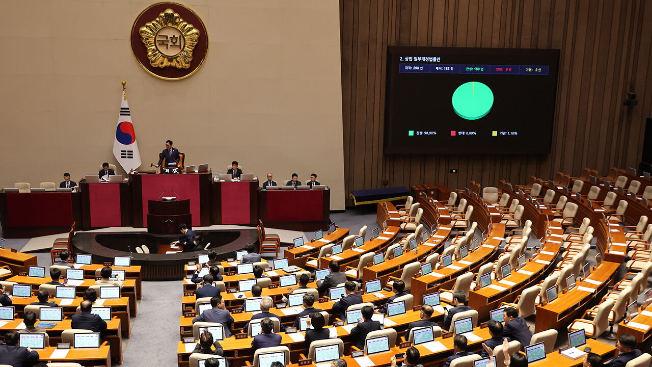 '더 센 상법' 여당 주도 본회의 통과…필리버스터 대결 일단 마무리