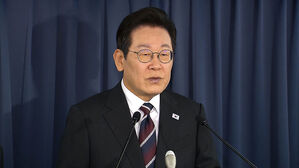 이 대통령, 깜짝 기내회견&hellip;"일본서 지금 가능한 것 얻어내"