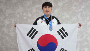 사격 정유진, 10ｍ 무빙타깃 금메달&hellip;대회 금&middot;은&middot;동 수집