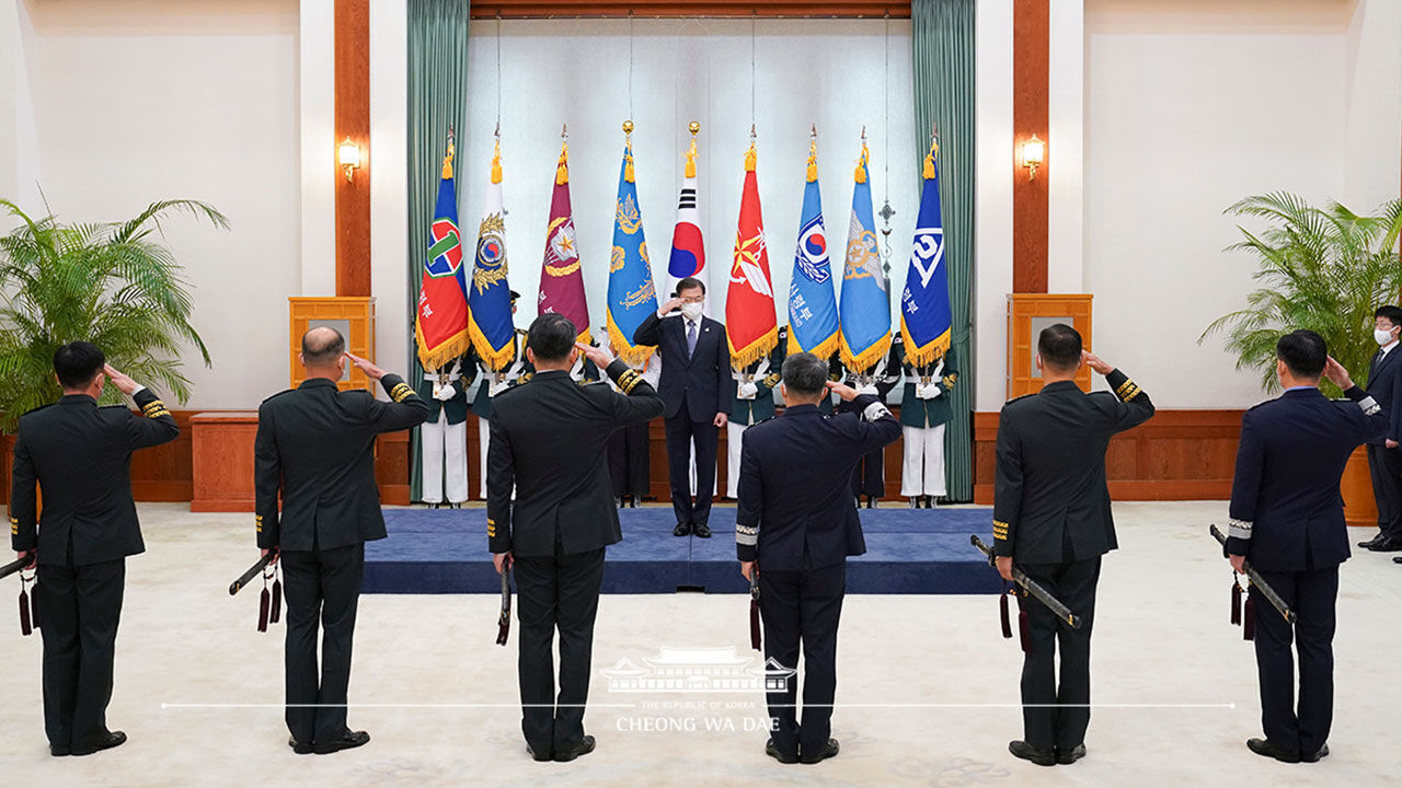 2020년 9월 대통령에게 보직신고하는 장성들