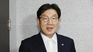 '통일교 의혹' 권성동 내일 특검 소환&hellip;권성동 "결백"