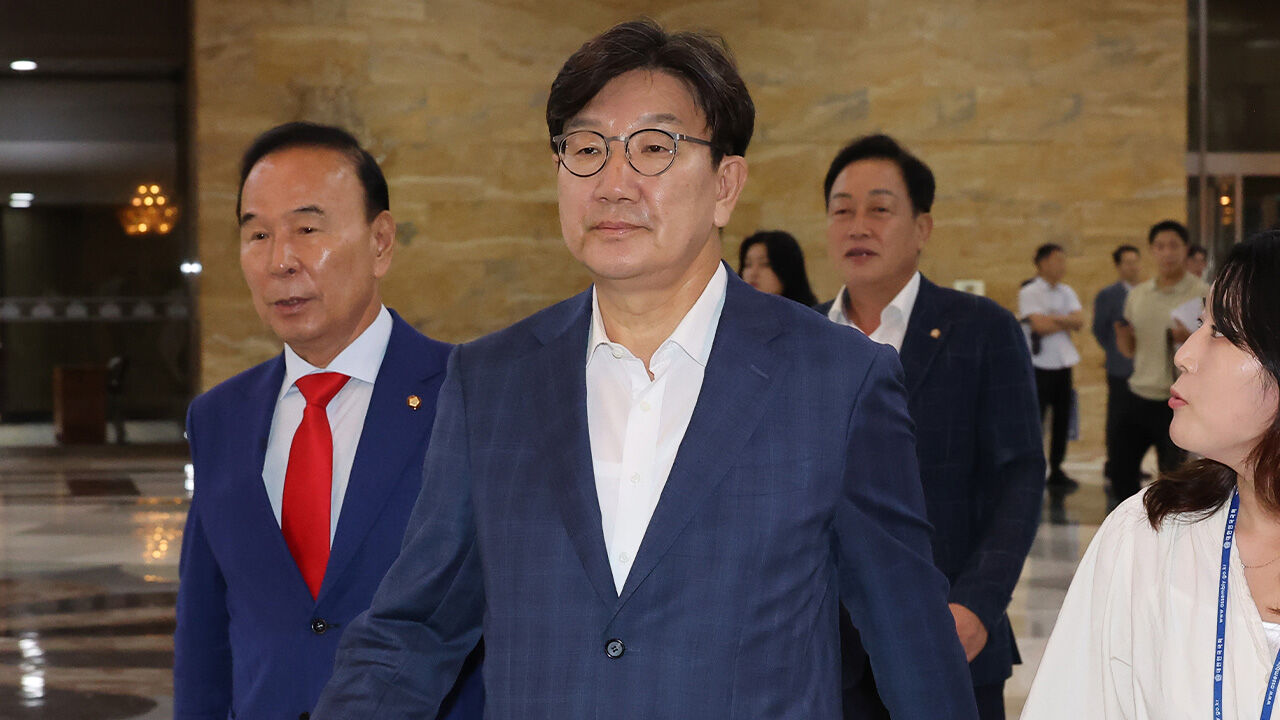 권성동 "내일 특검 조사 출석할 것…모든 사안에 결백"
