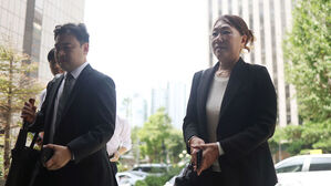 경찰, 강혜경 불러 '이준석 여론조사 대납 의혹' 조사