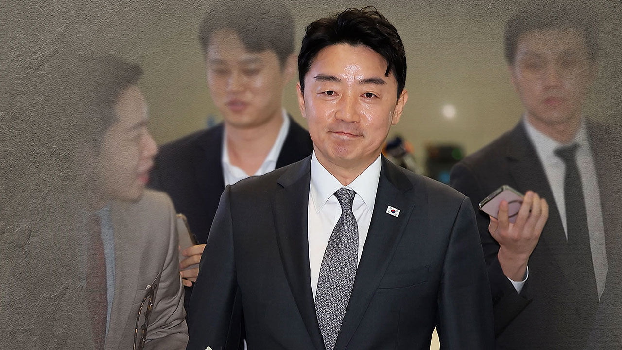 강훈식 "한미동맹 진화…트럼프, '마가모자' 등 참모 기념품에 4∼50번 서명"
