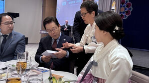 이 대통령에 다가가 "한국인 석연찮게 체포"&hellip;편지 보니