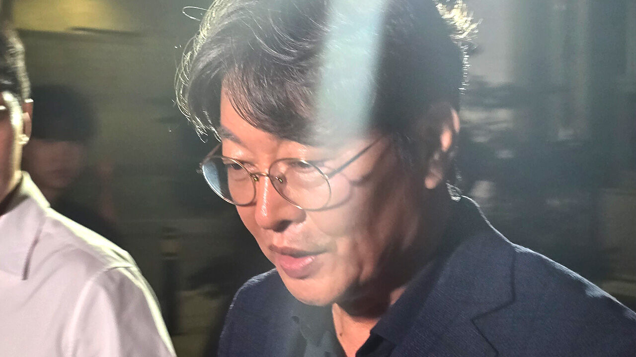 경찰, 국회사무처 압수수색…이춘석 출입·정책 보고 기록 확보