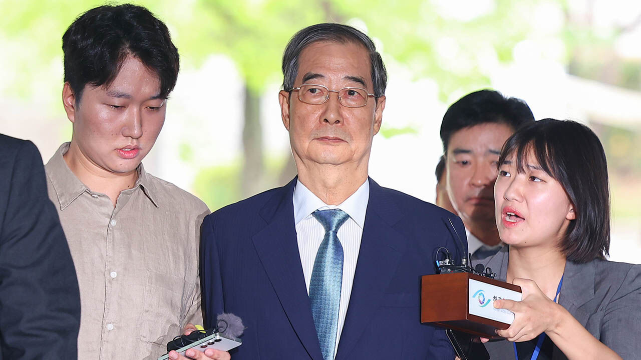 '내란 방조 혐의' 한덕수 구속 심사 시작…묵묵부답 입정