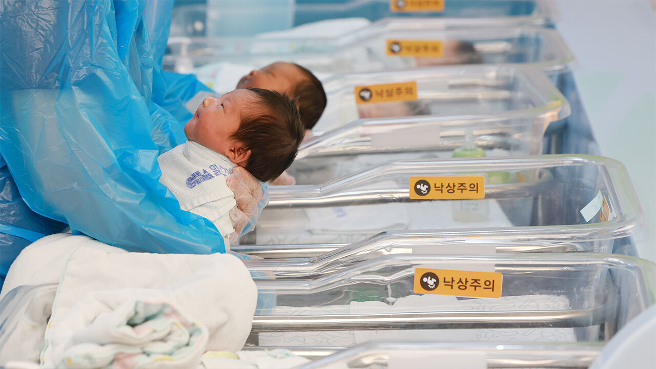 100명 중 6명꼴 혼외, 역대 최고…평균 출산 연령 33.7세