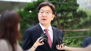 권성동 "없는 죄 못 만들어"…구속영장 검토