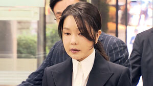김건희 5번째 소환&hellip;'명품 목걸이&middot;시계' 압수수색