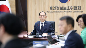 2300만 이용자 정보 털린 SKT에 과징금 1348억…역대 최대