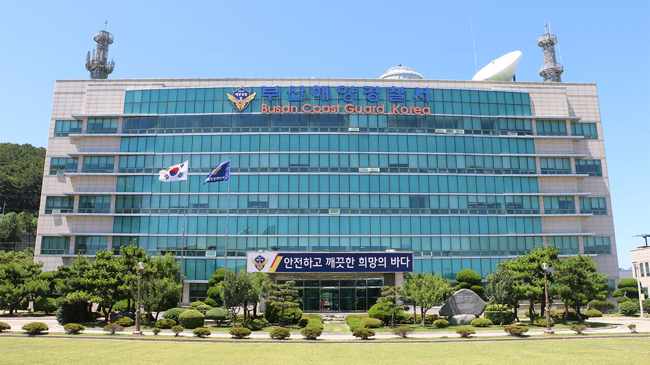 부산 감천항 선박서 선원 바다에 빠져 숨져