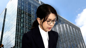 '명품 수수 의혹' 강제수사&hellip;김건희 내일 기소