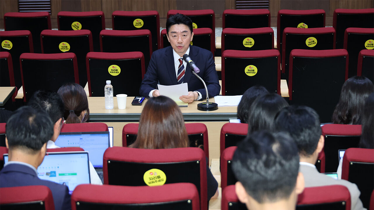 강훈식 "백악관 비서실장과 허심탄회한 대화…마지막에 웃더라"