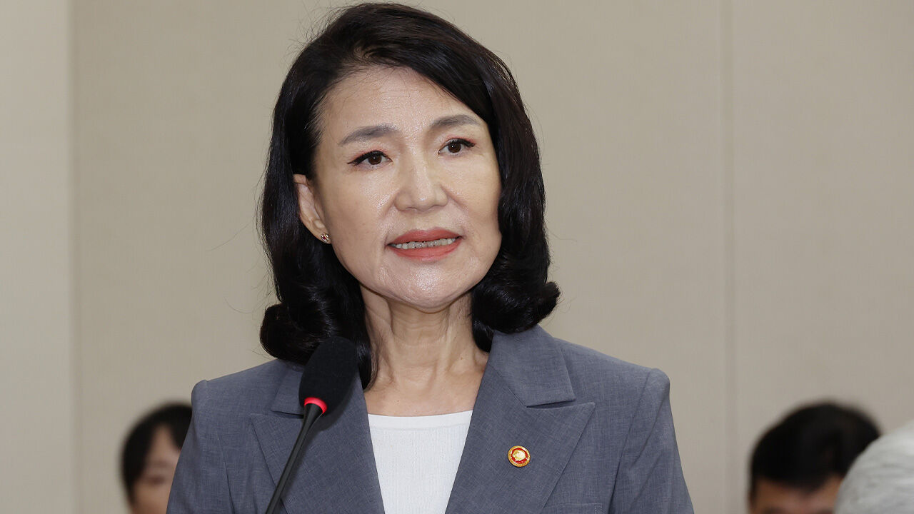 대통령실 "이진숙, 정치 중립 위반 밝혀져…직권면직 검토"