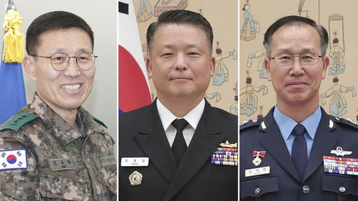 육군총장 김규하, 해군총장 강동길, 공군총장 손석락 