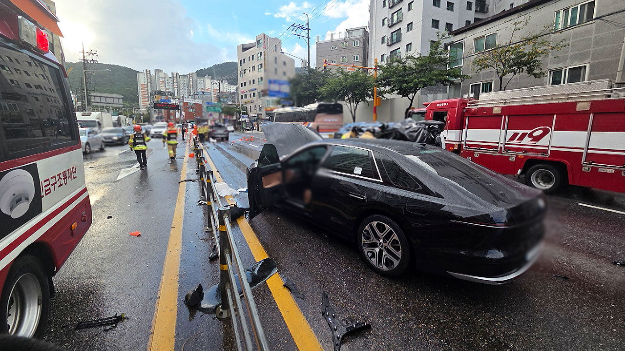 중앙분리대 넘어 차량 2대 충돌…음주운전 20대 입건
