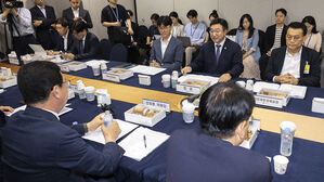 당정, 2차 소비쿠폰 논의 "22일부터 지급&hellip;지역 자생력 강화"