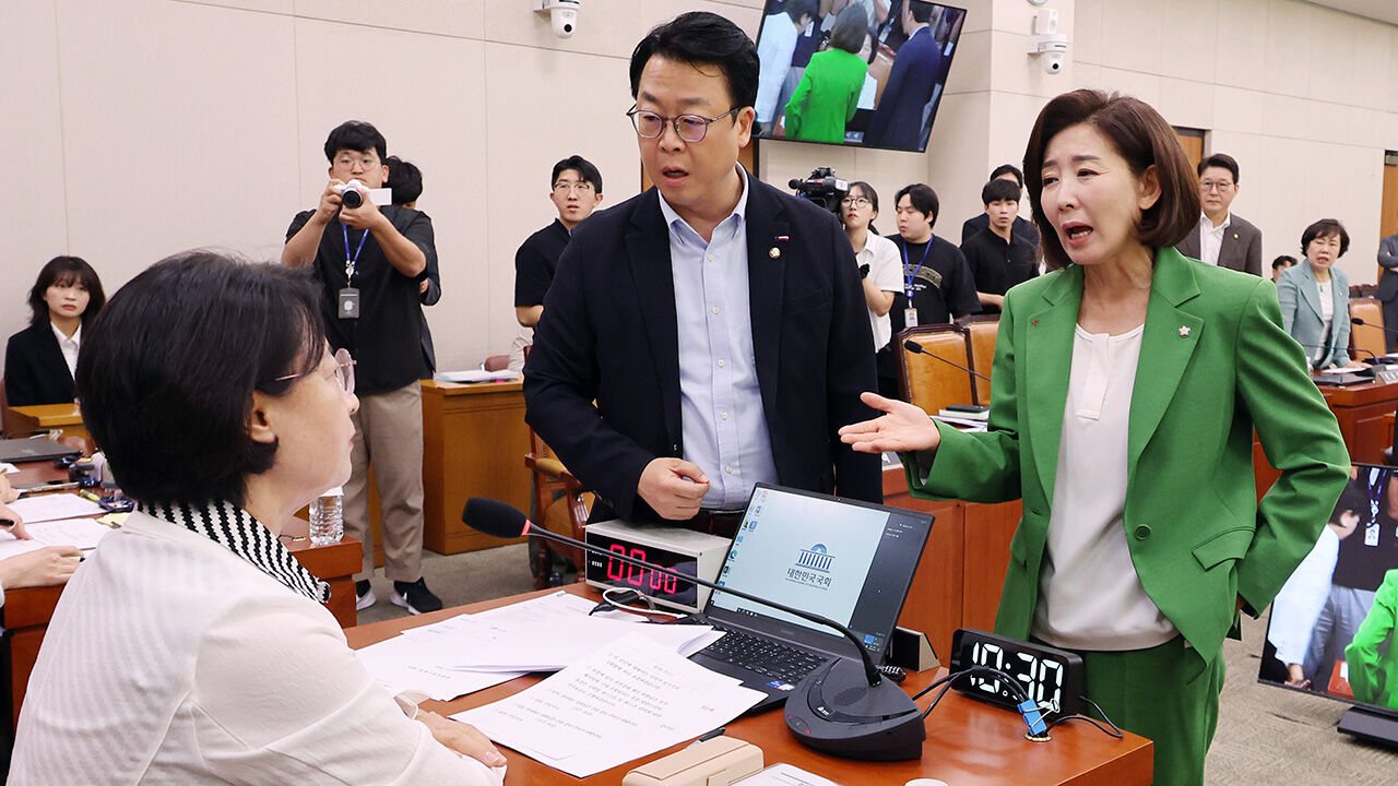 나경원 간사 선임 놓고 법사위 난장판…"국회 독재" "내란 앞잡이"