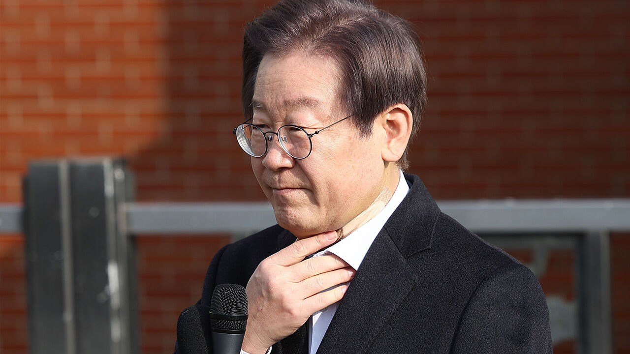 "'이 대통령 피습' 테러 지정 반대 국정원 보고서 확인"