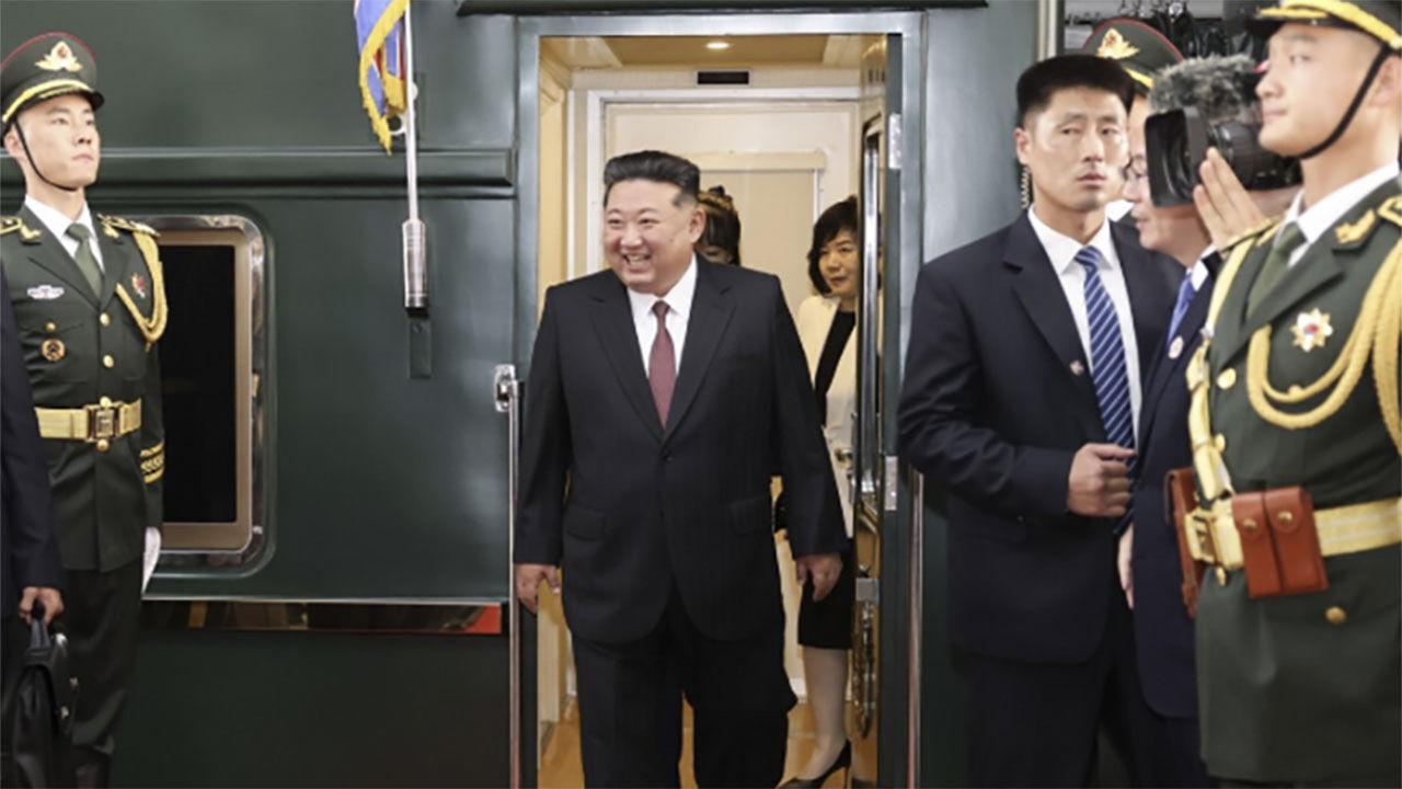 "북한, 김정은 담배꽁초도 수거…생체정보 유출 경계"