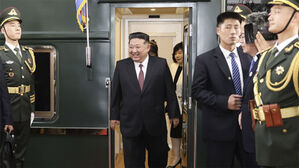 "북한, 김정은 담배꽁초도 수거&hellip;생체정보 유출 경계"