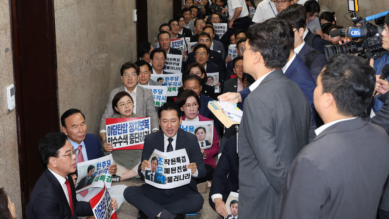특검 잇단 압수수색에 국힘 "무기한 농성" 맞불