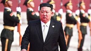 인민복 벗고 정장 다자외교 데뷔…망루에서 밀담
