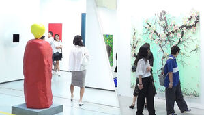 프리즈 서울·키아프 개막…첫날부터 관람객 붐벼