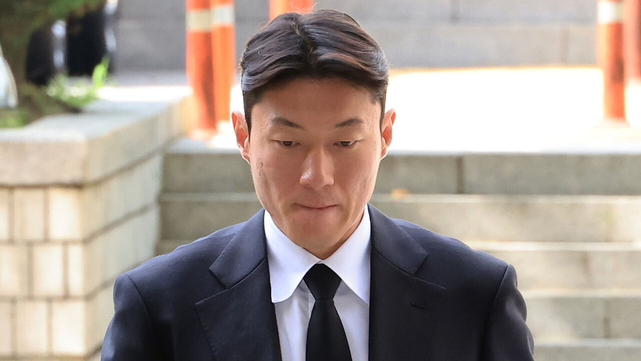 '불법 촬영' 황의조 2심도 징역형 집행유예…"진심으로 죄송"