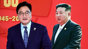 [여담야담] 우원식·김정은, 짧은 만남…북, 생체정보 유출 경계