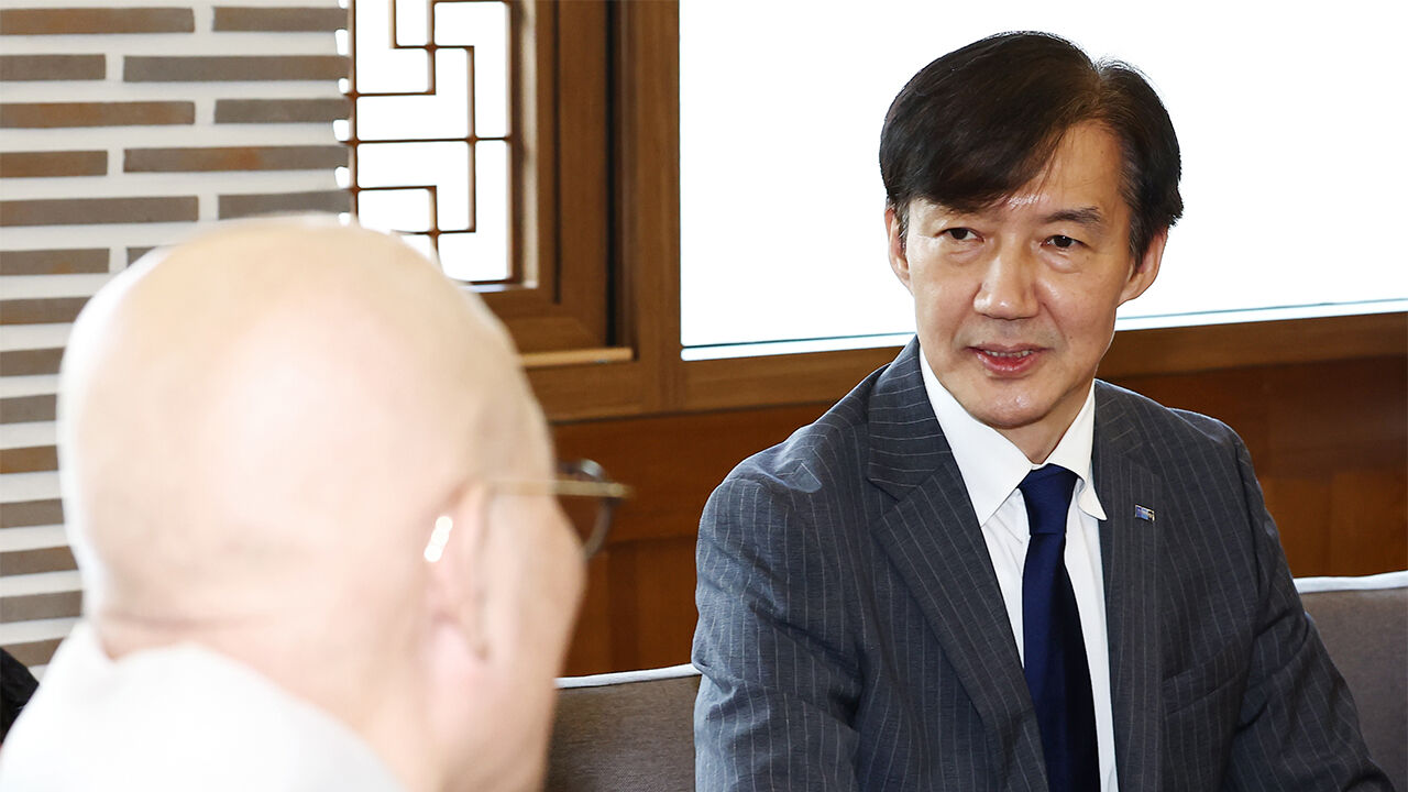 조국 "수감 중 많이 배워"…강미정 탈당 질문엔 "다음 기회에"