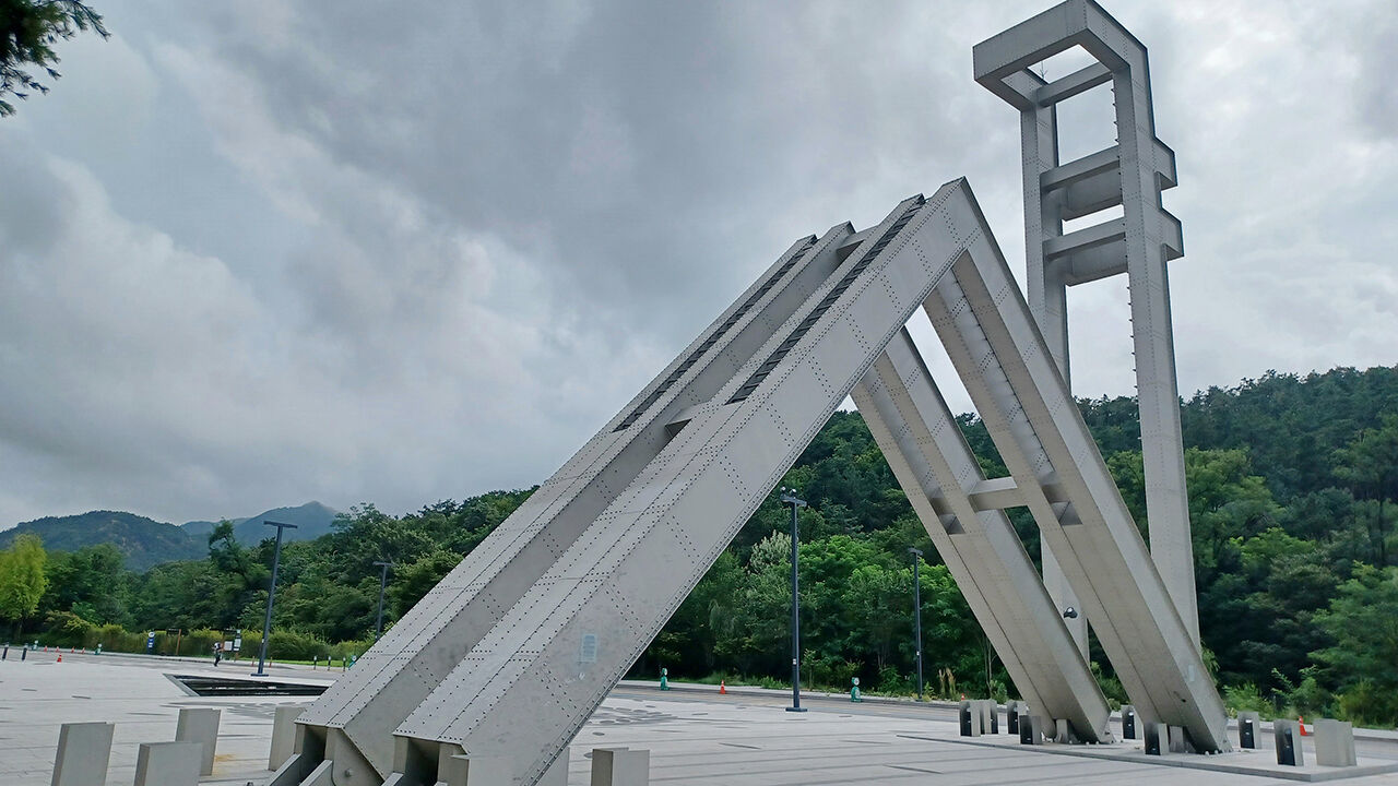 서울대, 석좌교수 정년 최대 75세로 연장…'석학 유출' 막는다