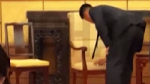 김정은 떠난 곳…"DNA도 사수" 북 수행원 황급히 쓱쓱