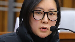 '최서원 조카' 장시호, 주택서 추락&hellip;난간에 걸려 구조