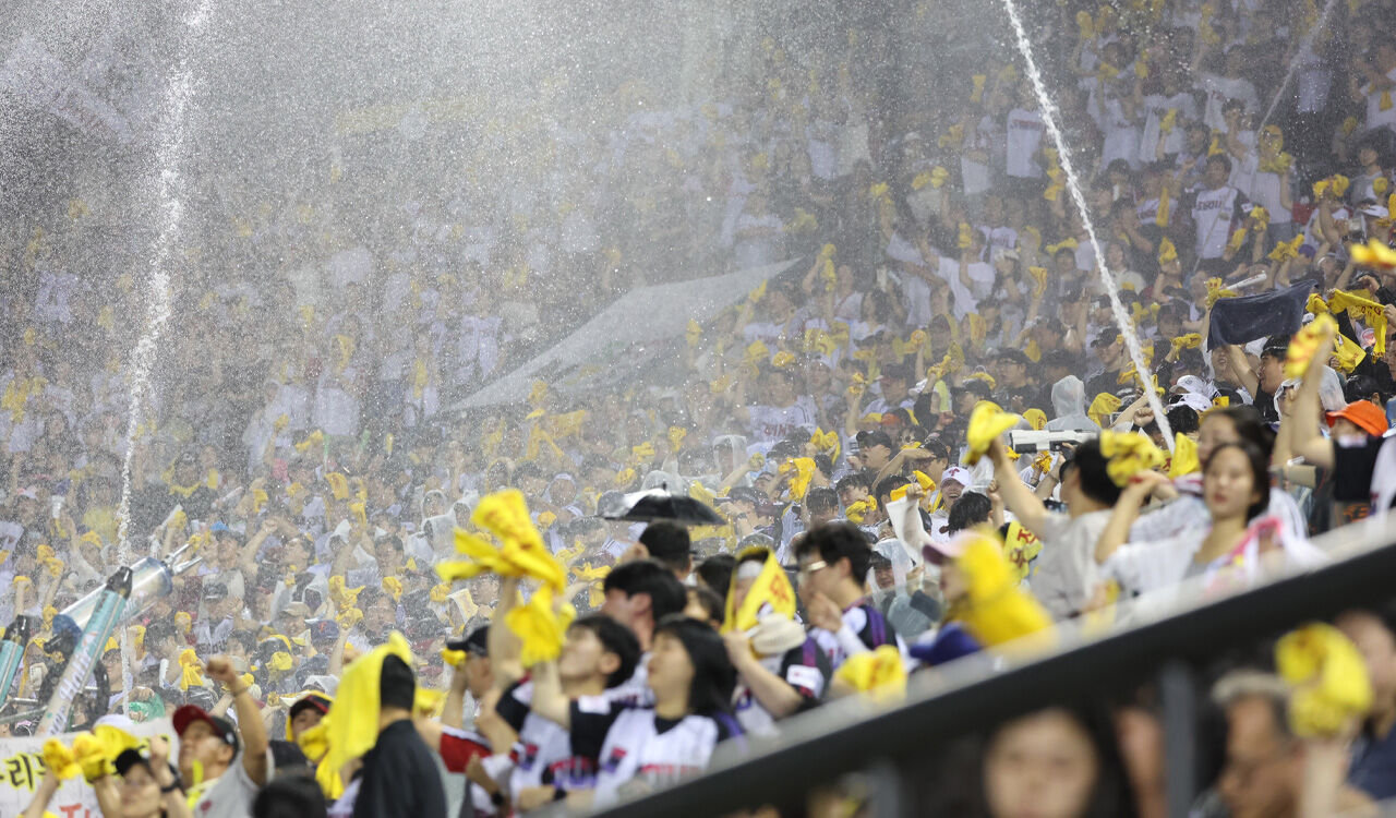 프로야구, 국내스포츠 최다 관중 신기록 눈앞