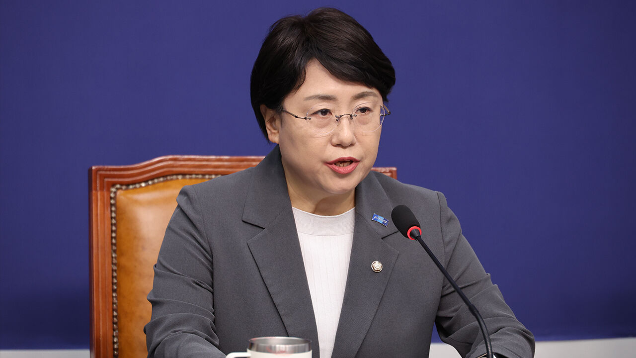[속보] 조국혁신당 김선민 대표권한대행 사퇴…성비위 논란 "책임 통감"