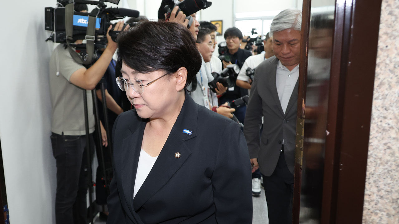 '성비위 내홍' 조국혁신당 지도부 총사퇴…조국 조기 등판?