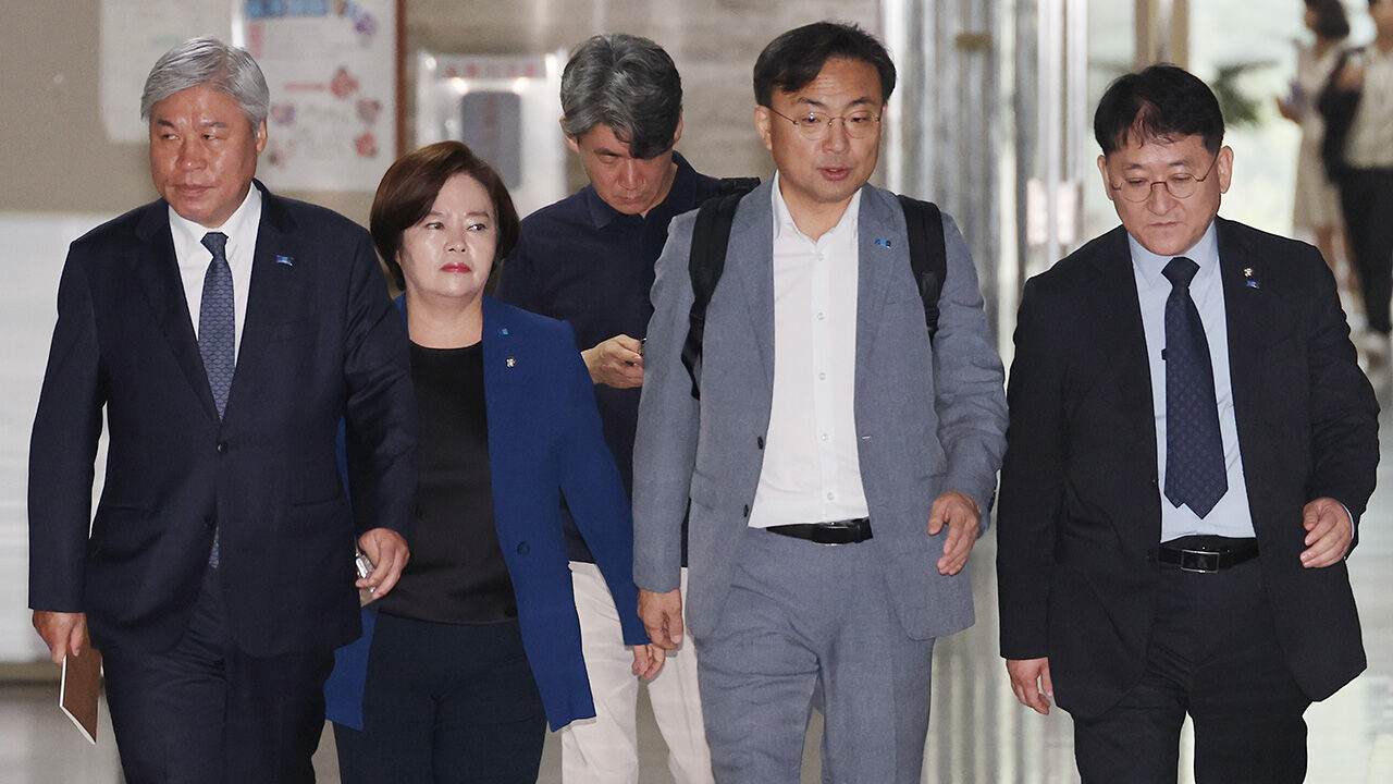 '내홍' 혁신당, 비대위원장 고심…피해자 측 "조국 비대위 반대"