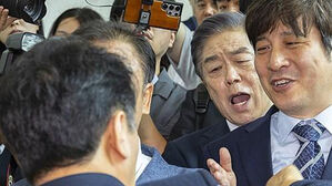 국회 찾은 독립기념관장 '봉변'&hellip;"매국노!" 아수라장