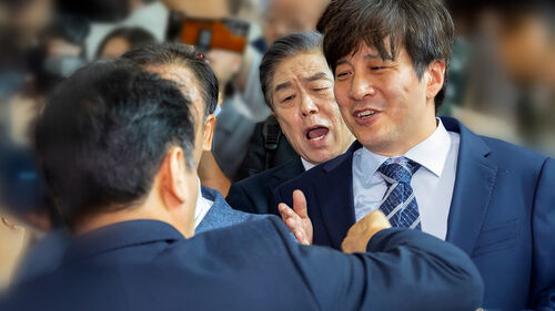 국회 찾은 독립기념관장…"사퇴하라, 매국노" 몸싸움도