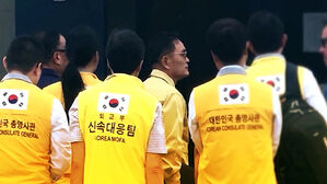 오늘부터 '자진출국' 준비 시작…일반 면회는 중단