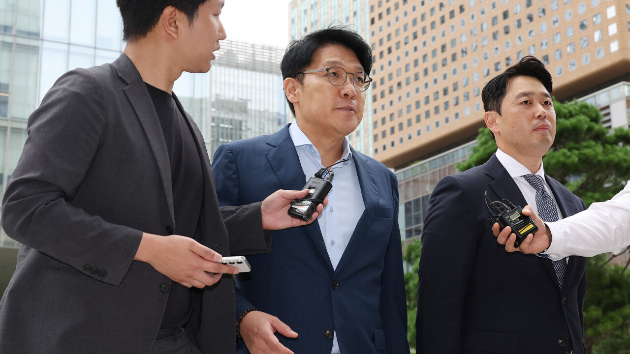 '공천개입 의혹' 당사자인 김상민 전 검사가 9일 종로구에 마련된 김건희특검 사무실에 출석하고 있다.