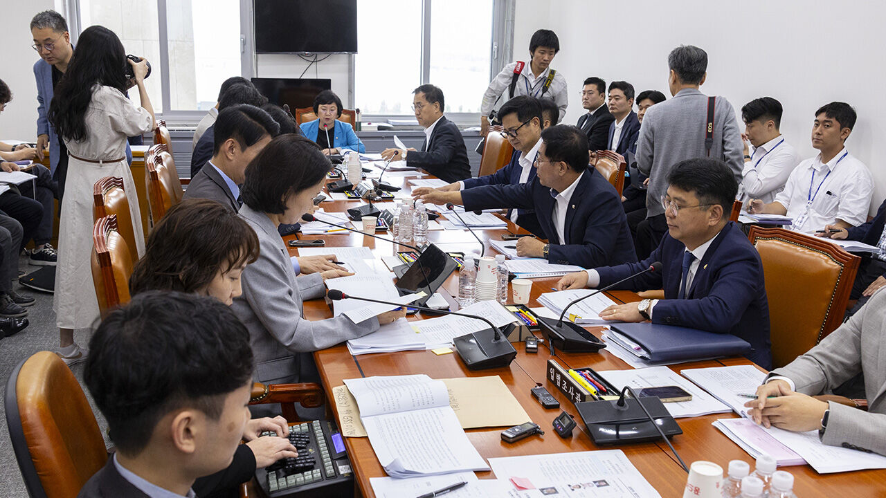 방통위 개편법 과방소위서 민주 주도로 의결…국힘 표결 불참