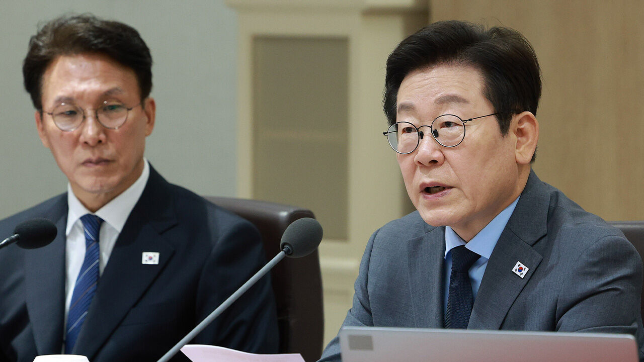 "이래선 안 되겠다"…노조 자녀 특채 꼬집은 이 대통령